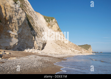 Un immense éboulis de débris d'un glissement de terrain qui s'est produite lors de la falaise s'est effondrée à st oswald's Bay le 30 avril 2013. La Côte Jurassique, Dorset, UK. Banque D'Images