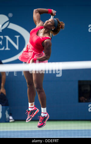 Flushing Meadows-Corona Park, Queens, New York, Septembre 01, 2013 Serena Williams (USA) de la compétition à l'US Open Tennis Championships 2013 © PCN Photography/Alamy Live News Banque D'Images