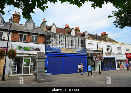 Fermées, boutiques vides sur High Street, Staines-upon-Thames, Surrey, Angleterre, Royaume-Uni Banque D'Images