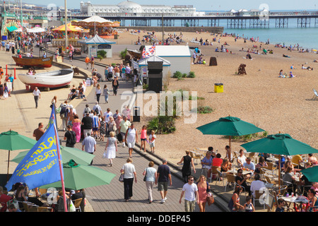 Brighton Seafront attractions sur la plage par la jetée, East Sussex, Côte Sud, England, UK Banque D'Images