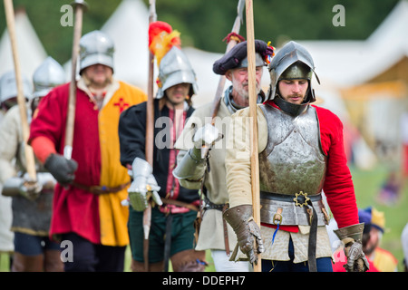 Le "Berkeley' escarmouche de reconstitutions médiévales au château de Berkeley près de Gloucester où le 500e anniversaire de la bataille de F Banque D'Images