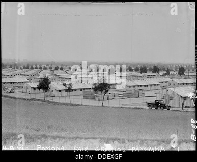 Une vue générale d'un centre d'assemblage en construction au Pomona Fair Grounds, en Californie, conçu pour les grands événements, mettant en valeur le développement des infrastructures publiques dans la région. Banque D'Images