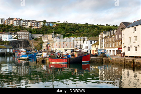 Bateaux à Mevagissey Harbour à Cornwall Banque D'Images