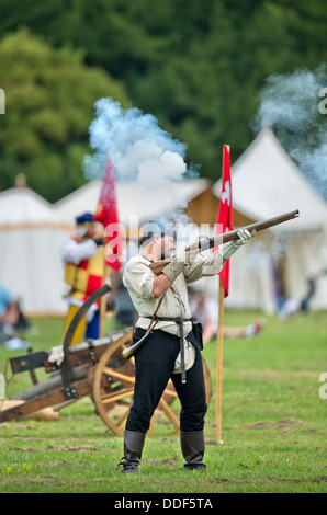 Le "Berkeley" reinactments escarmouche médiéval au château de Berkeley près de Gloucester où le 500e anniversaire de la bataille de Fl Banque D'Images