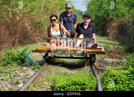 Le train de Bambou'ride à Battambang, Cambodge Banque D'Images