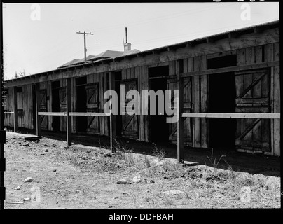 Une vue rapprochée d'une ancienne stalle à chevaux à San Bruno, en Californie, un vestige de l'époque où le Tanforan Assembly Center était utilisé pendant la première Guerre mondiale. La stalle est un rappel historique des camps d'internement. Banque D'Images