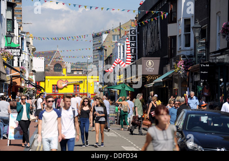 Gardner Street dans la zone commerçante de North Laine, de Brighton, connue pour ses boutiques de style bohème UK Banque D'Images