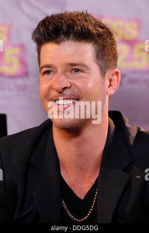 Toronto, ON. Du 1er septembre 2013. Robin Thicke sur scène pour Robin Thicke à WHAM BAM KiSS 92,5 2013, Amphithéâtre Molson Canadian, Toronto, le 1 septembre 2013. © Nicole Springer/Everett Collection/Alamy Live News Banque D'Images