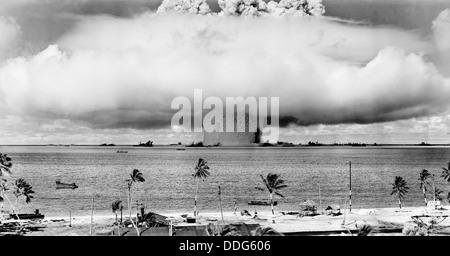 Carrefour de la sous-opération atomique Baker explosion nucléaire sur l'atoll de Bikini, le 25 juillet 1946 - voir description ci-dessous Banque D'Images