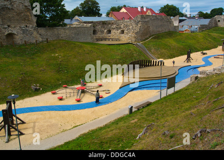 Aire de jeux intérieur Piiskoplinnus le château épiscopal à Haapsalu resort ville Laanemaa county Estonie Europe du nord Banque D'Images