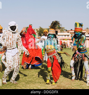 Des artistes de danse folklorique traditionnelle du Rajasthan, Jaipur, Rajasthan, Inde Banque D'Images
