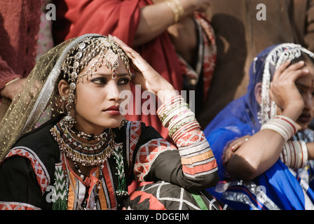 Femme en robe traditionnelle du Rajasthan à Surajkund Mela, Faridabad, Haryana, Inde Banque D'Images