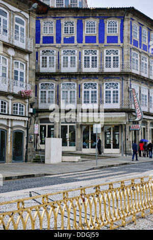 Unesco World Heritage City,avec,l'université célèbre revendiquant la naissance de la Nation,Portugues Guimarães, Nord du Portugal Banque D'Images