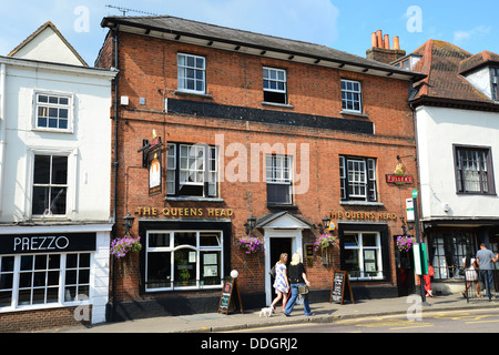 La Queens Head pub, West Street, Farnham, Surrey, Angleterre, Royaume-Uni Banque D'Images