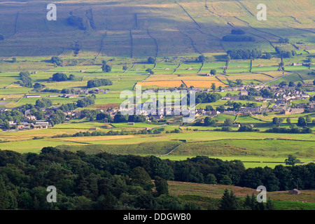 Hawes et Gayle ci-dessous Haut Burtersett Pâturage dans Wensleydale, Yorkshire du Nord, Yorkshire Dales National Park, England, UK. Banque D'Images