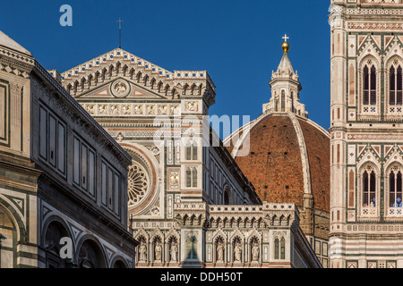 Détail avec le toit de la coupole de la cathédrale de Florence Banque D'Images