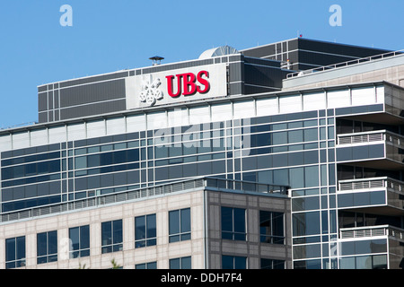 Un immeuble de bureaux occupé par la banque UBS. Banque D'Images