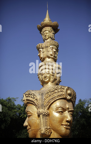 Six piles de Thaï Hainan trois surfaces des six bras de dieux Banque D'Images