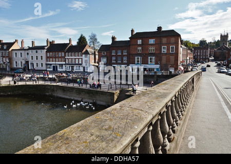 Bewdley et la rivière Severn de Thomas Telford's Bridge en regardant vers le sud, Severnside Worcestershire, Angleterre. Banque D'Images