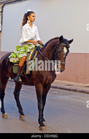 Moncofa, jeune femme Horse Rider à Bénédiction des animaux Banque D'Images