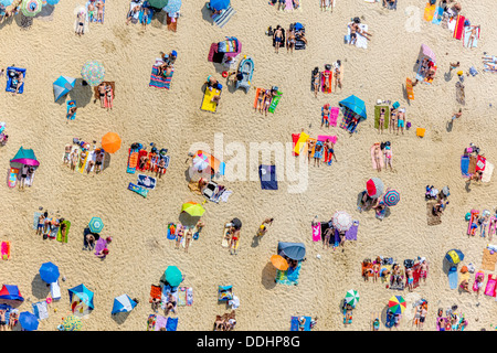 Vue aérienne, plage de sable à lac Silbersee II avec les gens de soleil Banque D'Images