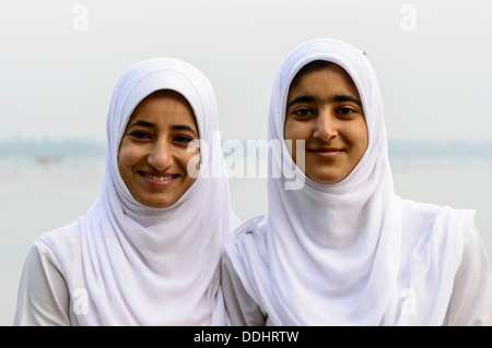 Deux femmes cachemiries portant le foulard Banque D'Images