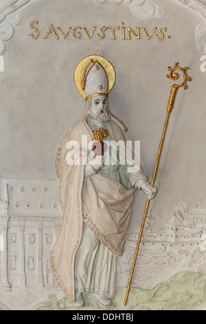 Saint Augustin, l'allégement en stuc, du début du baroque, Église de St Andreas Banque D'Images