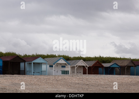 Cabines de plage sur la plage de West Wittering, West Sussex, Angleterre, Royaume-Uni. Banque D'Images