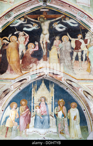L'Abbaye de Viboldone, fresques de la voie de la Croix et de la Vierge Marie avec l'enfant Jésus et quatre saints, vers 1350, le gothique Banque D'Images