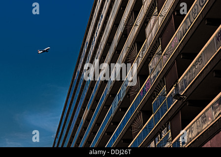 Le Heygate Estate est situé dans la région de Walworth, Southwark, et le sud de Londres. Le domaine est actuellement en cours de démolition. Banque D'Images