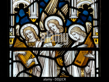 Angel musicians vitraux, l'église Saint-Laurent, Wyck Rissington, Gloucestershire, England, UK Banque D'Images