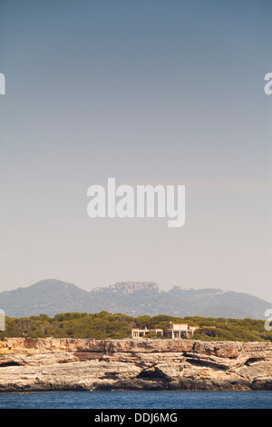 Pouvez Lis, Mallorca, Espagne. Architecte : Jorn Utzon, 1971. Vue depuis la mer. Banque D'Images