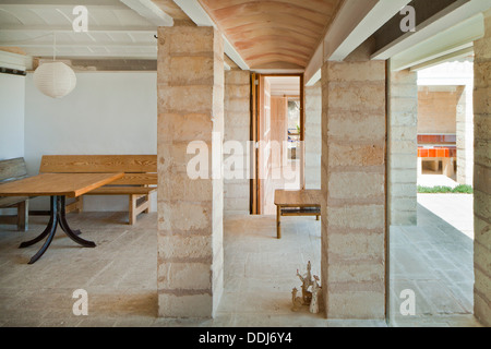 Pouvez Lis, Mallorca, Espagne. Architecte : Jorn Utzon, 1971. Salle à manger. Banque D'Images