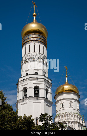 Coupoles de l'Ivan le Grand clocher complexe de Kremlin de Moscou, Russie. Banque D'Images