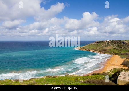 Ramla Bay Vue de la grotte de Calypso, Xaghra, GOZO, Malte. Banque D'Images