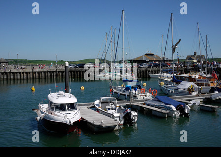 Les bateaux de pêche et divers à Padstow Harbour, Cornwall, England, UK Banque D'Images
