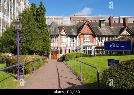 Bournville Village, la maison de l'usine de chocolat Cadbury, fondée par George Cadbury en 1879, Angleterre, Royaume-Uni Banque D'Images