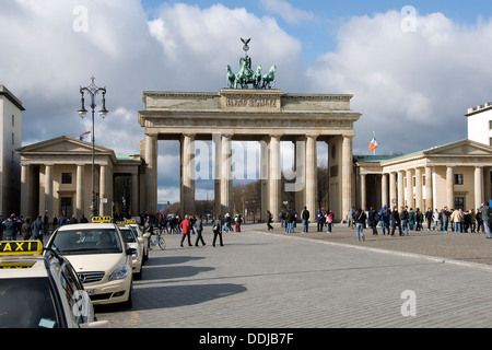 Berlin Brandenburger port dans le centre de la ville européenne Berlin Banque D'Images