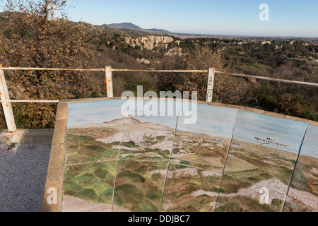 Table d'orientation, Ille sur Tet, Pyrénées-Orientales, Languedoc-Roussillon, France Banque D'Images