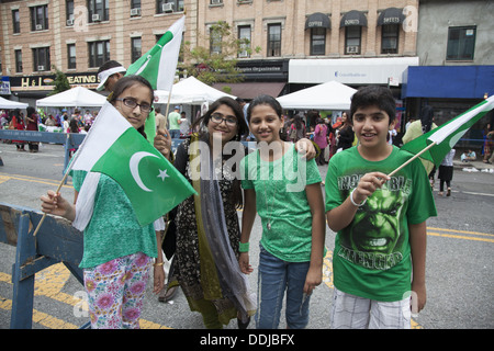 Quartier d'immigrants pakistanais lors de célébrations de l'indépendance du Pakistan dans la région de Brooklyn, New York. Banque D'Images