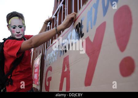 Nicosie, Chypre. 06Th Sep 2013. Des dizaines de protester contre la loi anti-gay en face de l'ambassade de Russie à Nicosie, Chypre sur Septembre 3,2013 : Yiannis Kourtoglou Crédit/Alamy Live News Banque D'Images