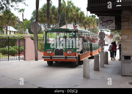 Old Town Trolley Tours Arrêt du tramway dans la ville historique de Saint Augustine, Floride, USA Banque D'Images