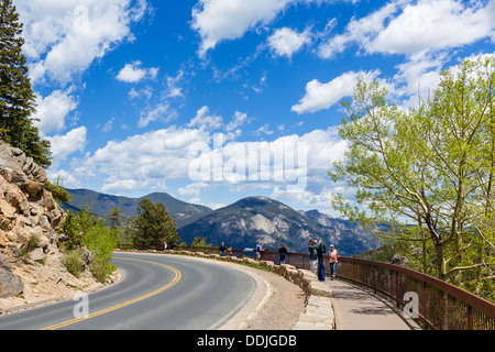 Trail Ridge Road à proximité de nombreux parcs donnent sur, Rocky Mountain National Park, Colorado, USA Banque D'Images