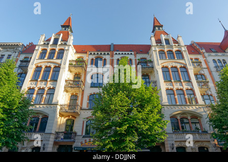 Vieux bâtiment avec tour dans Kreuzberg, Berlin Banque D'Images