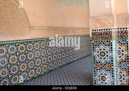 Medersa Ben Youssef Ali Collège islamique, Marrakech, Maroc (carrelage décoratif intérieur) Banque D'Images
