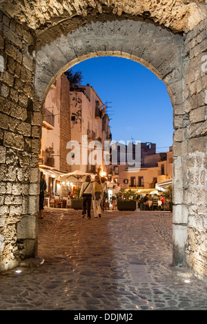 La ville d'Ibiza, au crépuscule, Dalt Vila Espagne, Baleares, île Banque D'Images