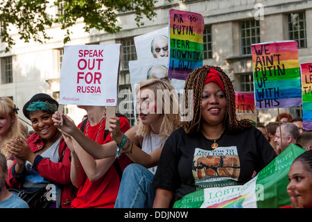 Londres, Royaume-Uni. 3 Sept, 2013. Protestation contre la lois anti-gay Crédit : Zefrog/Alamy Live News Banque D'Images