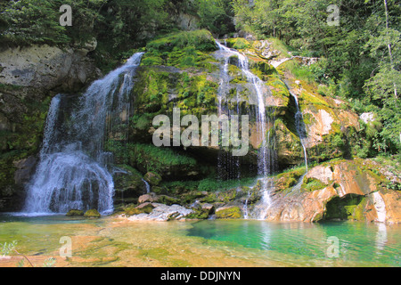 Chute D'Eau Alpine De La Vallée De Soca, Ruisseau Gljun, Sentier Alpe Adria, Sentier Juliana Walking Trail, Alpes Juliennes, Slovénie, Europe Centrale Banque D'Images