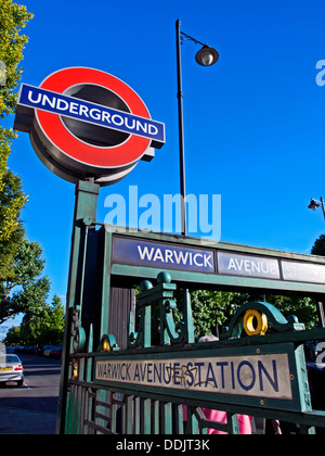 La station de métro Warwick Avenue montrant le logo du métro de Londres, au nord ouest de Londres, ville de Westminster, Angleterre, Royaume-Uni Banque D'Images