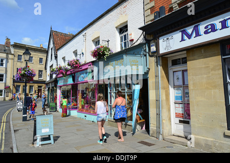 La sorcellerie boutiques sur place du marché, Glastonbury, Somerset, England, United Kingdom Banque D'Images